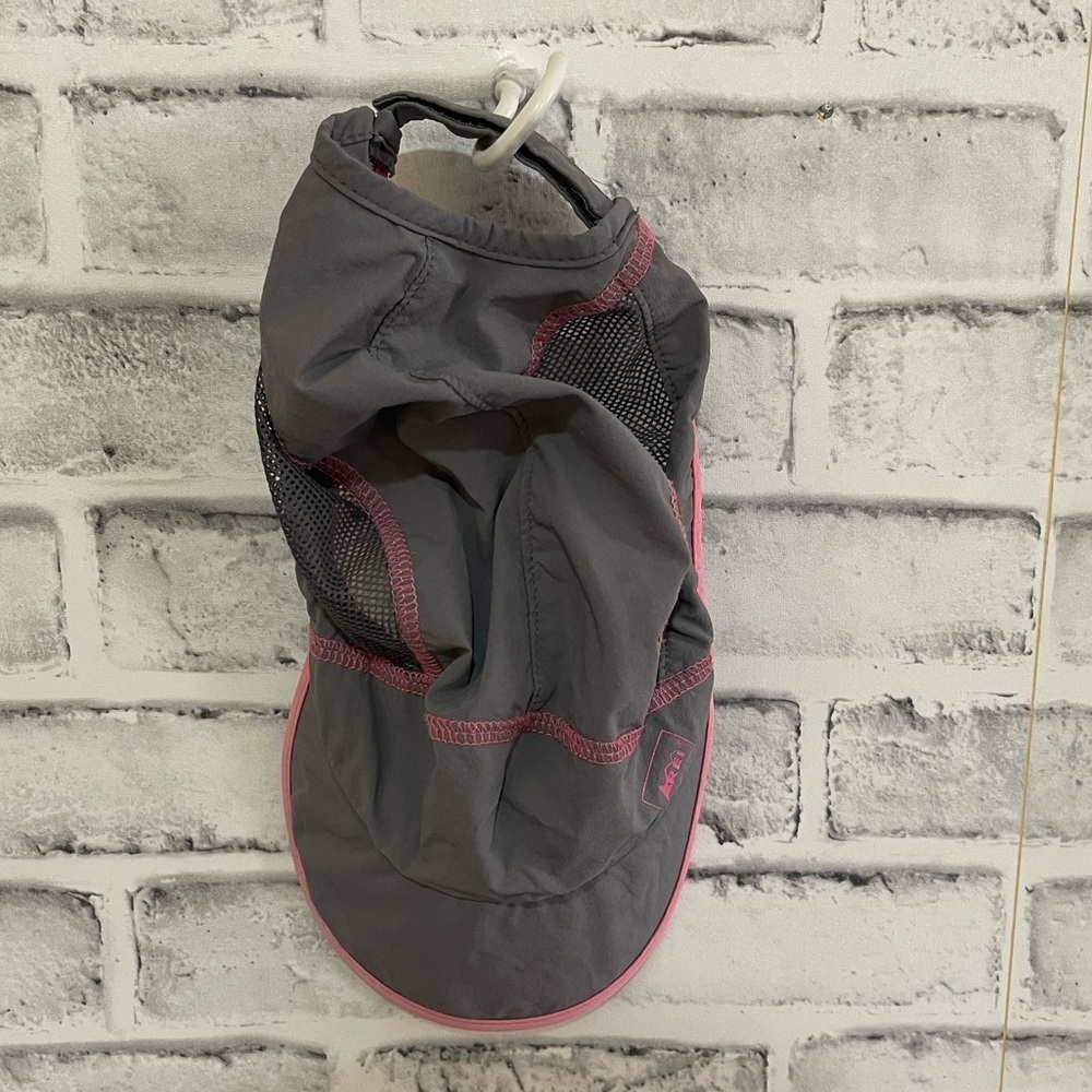 Youth sized REÍ gray and pink moisture wicking adjustable hat Ages 7-14